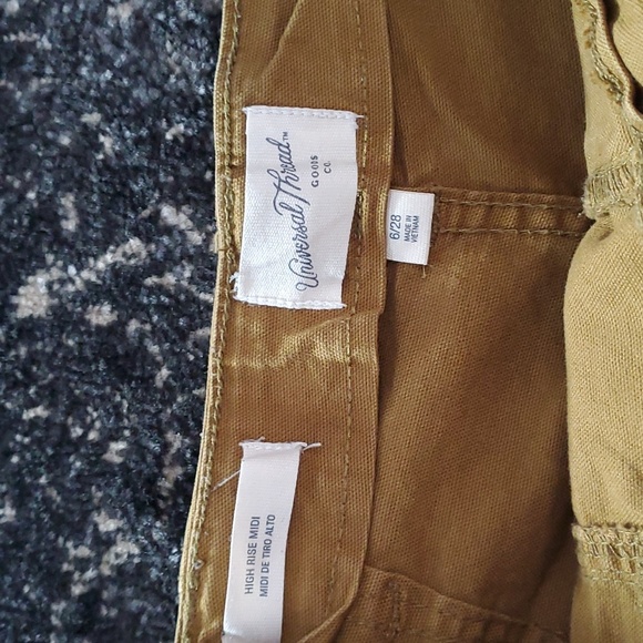 Universal Thread Shorts - Picture 2 of 3